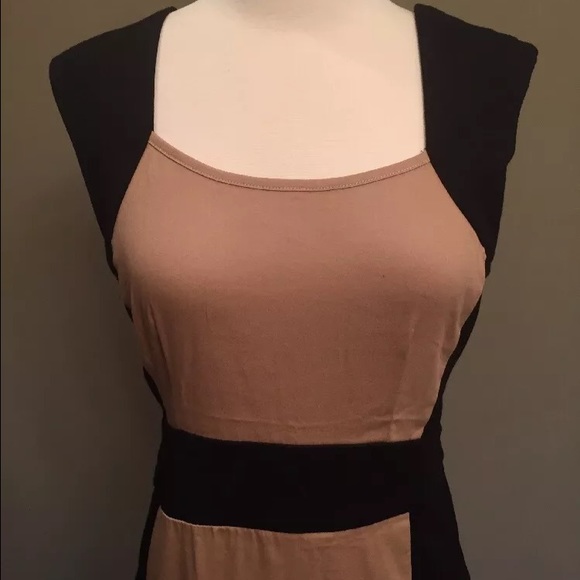Theme Women's Dress NEW WITH TAGS! Size Medium - Picture 1 of 4