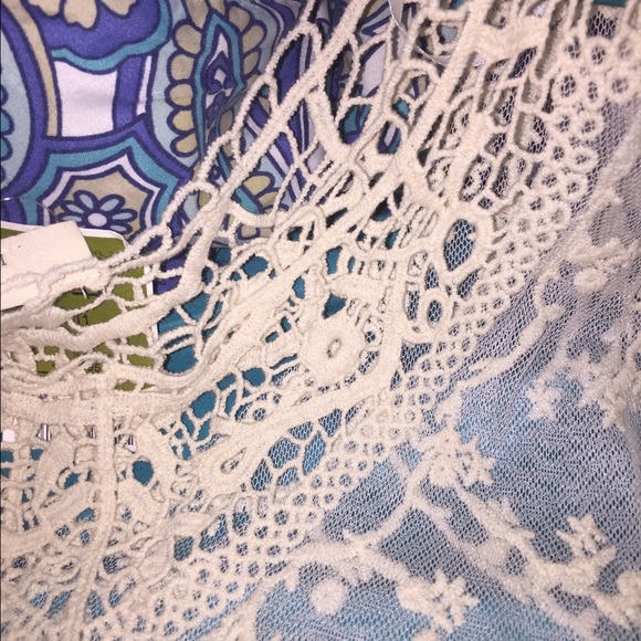 Lace top - Picture 3 of 3
