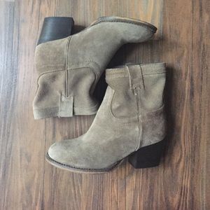 Steve Madden boots