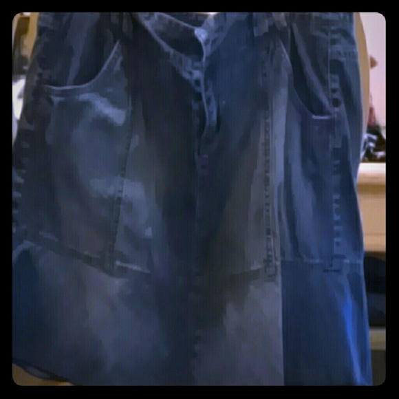 DKNY jean skirt two pockets in front