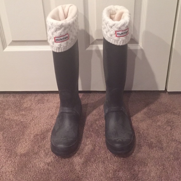 Black hunter rainboots with hunter socks!