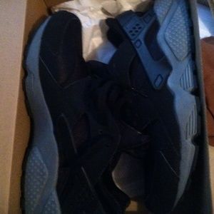 Size 9 men's huraches