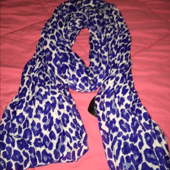 H&M blue cheetah scarf