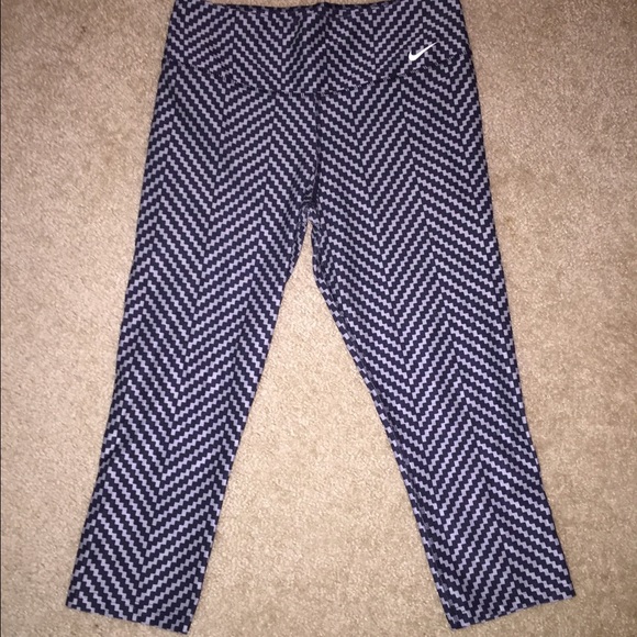 Nike Legend 2.0 Capri black/grey zig zag. Medium