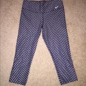 Nike Legend 2.0 Capri black/grey zig zag. Medium