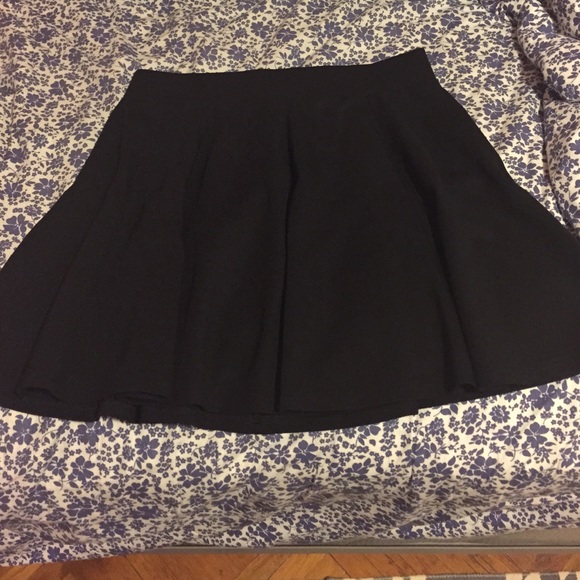 🌸 SOLD 🌸 H&M skater skirt - Picture 1 of 2