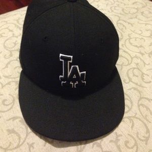 LA FITTED CAP