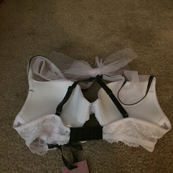 Beautiful set by Victoria's Secret!! 3 day sale!! - Picture 3 of 4