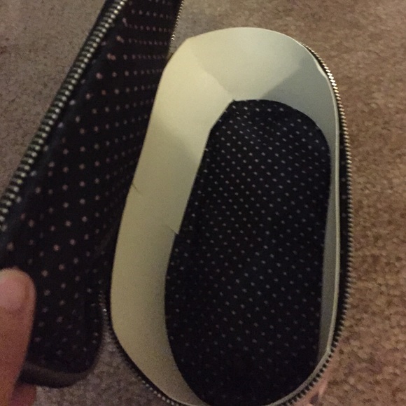 Victoria's Secret make a bag or storage - Picture 3 of 3