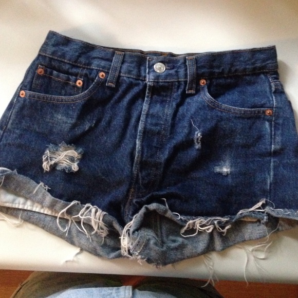 High waisted cut off Levi blue jean shorts