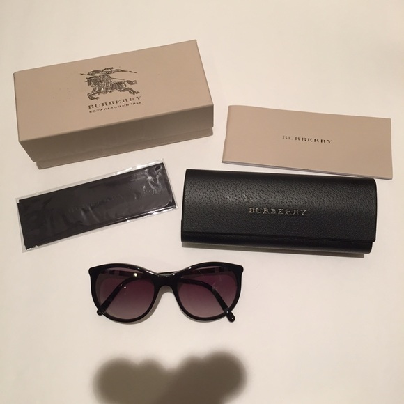 AUTHENTIC Burberry BE4145 Sunglasses in Black