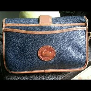 ❌❌hold for aubrey❌❌Dooney & Bourke Clutch