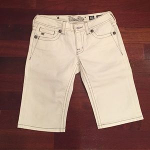 White denim "Miss Me" capris
