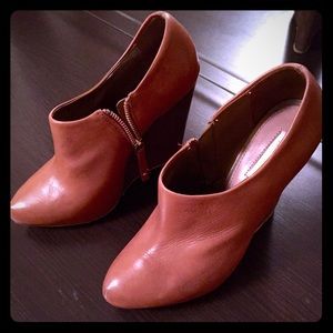 Zara leather camel booties!