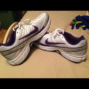 NEVER WORN Nike Tennis Shoes