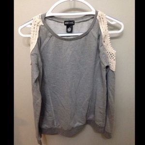 Long sleeve, lace, open shoulder crew neck.
