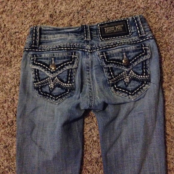 Light wash distressed miss me jeans