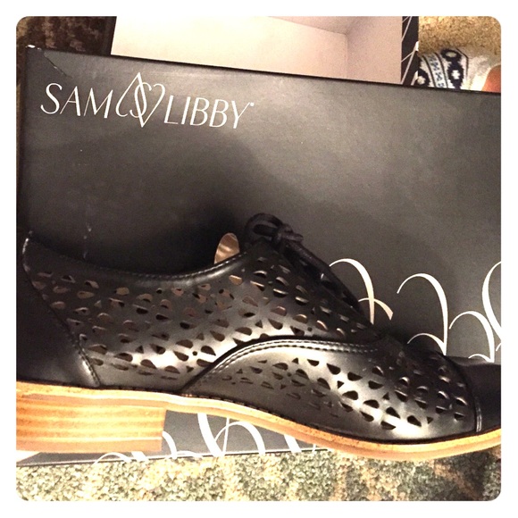 Black women's Oxford shoes 8.5