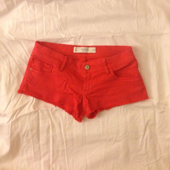 A&F Color red shorts