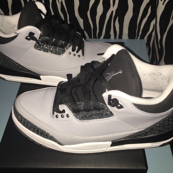 Men's 8.5 Jordan 3 Retro - Picture 2 of 3