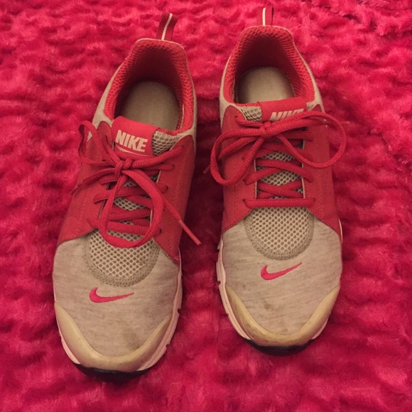 🔴 Pink and grey Nike running/yoga shoes