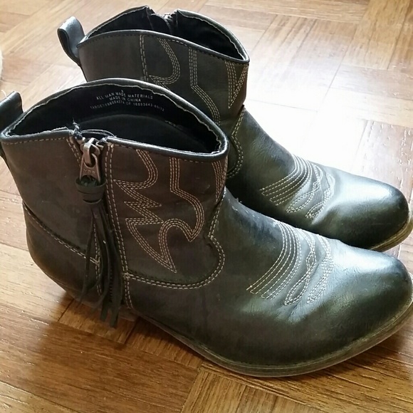 Mossimo Boots - size 8