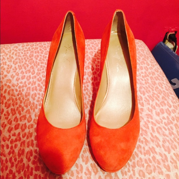 Light pink pumps