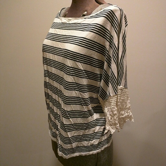 Striped batwing top with crochet sleeves - Picture 2 of 2