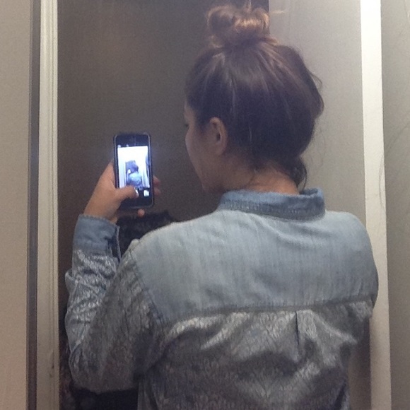 Button up - Picture 3 of 3