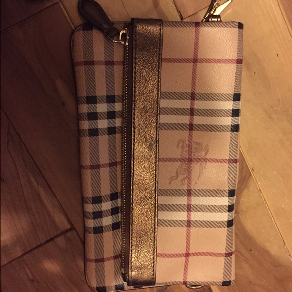 Burberry clutch