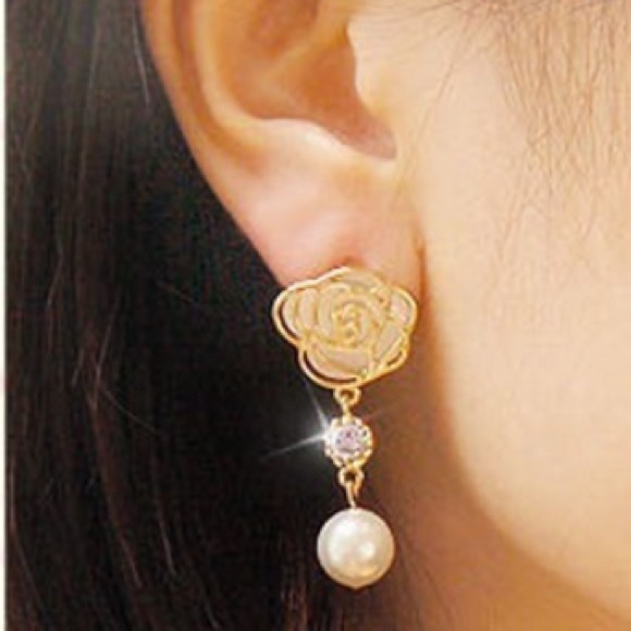 Pearl Earrings - Picture 2 of 2