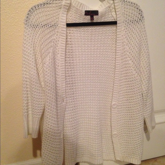 Cute white cardigan!!