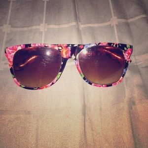 Flower design "Classic Wayfarer" style sunglasses