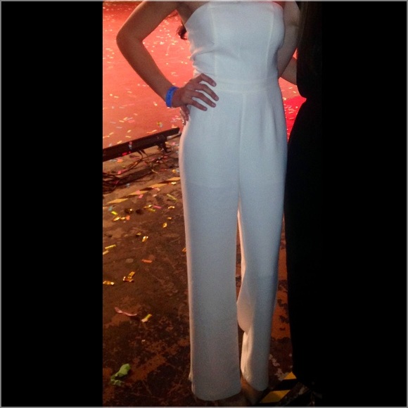 🚨 SOLD (BUNDLED) White Strapless Jumpsuit