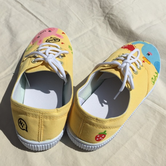 Hand painted lace up sneakers, cute cartoon 🐰🐘 - Picture 3 of 4