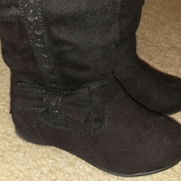 Girls black boots