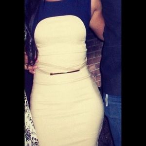 Beige dress with a pop of blue