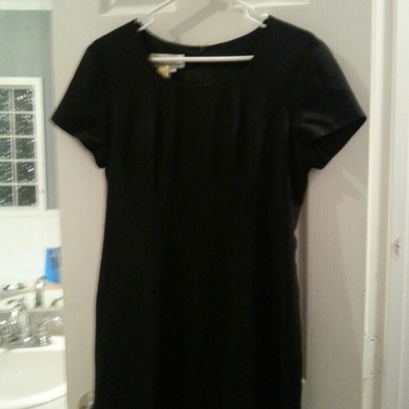 Basic black dress - Picture 1 of 1