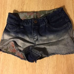 Reversible faux denim shorts. Ombré and floral.