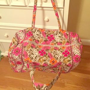 Large Vera Bradley Duffle!!!