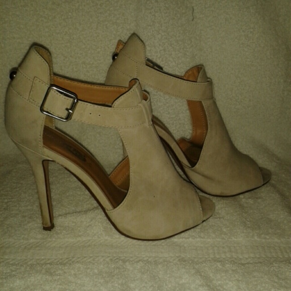 Tan suede pumps
