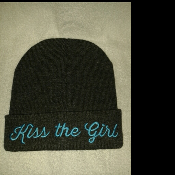 Hot Topic Other - Disney Kiss the Girl beanie