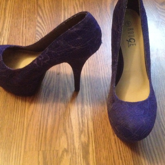 Heels - Picture 2 of 2