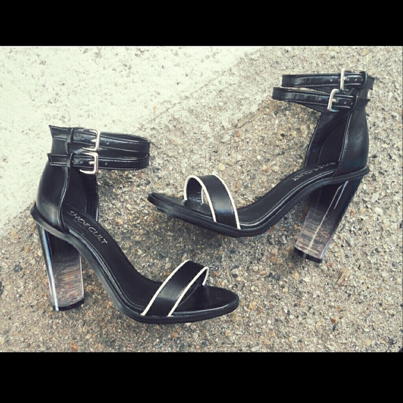 Shoe cult by Nasty Gal Vanish heel
