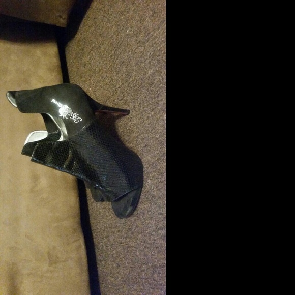 Apple bottom open toe boots