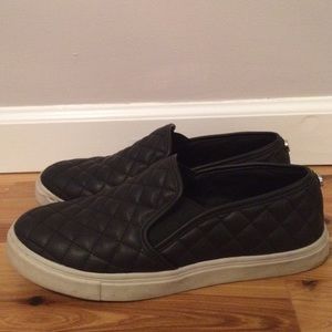 ECENTRCQ Steve Madden slip ons