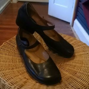 ME TOO.. great chocolate brown leather maryjanes!