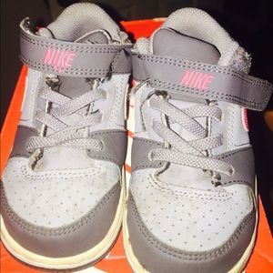•Toddler-girls/•NIKE's •gray and pink •💗