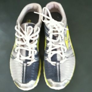 BROOKS track & field size 6.5