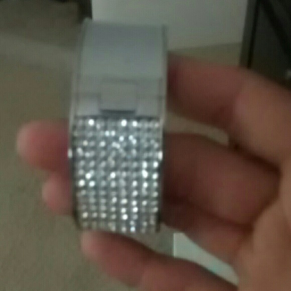 SWAROVSKI CRYSTAL BANGLE BRACELET - Picture 2 of 3